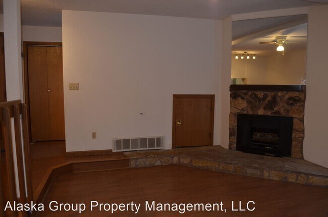 Building Photo - 3 br, 2 bath House - 345 Krane Dr