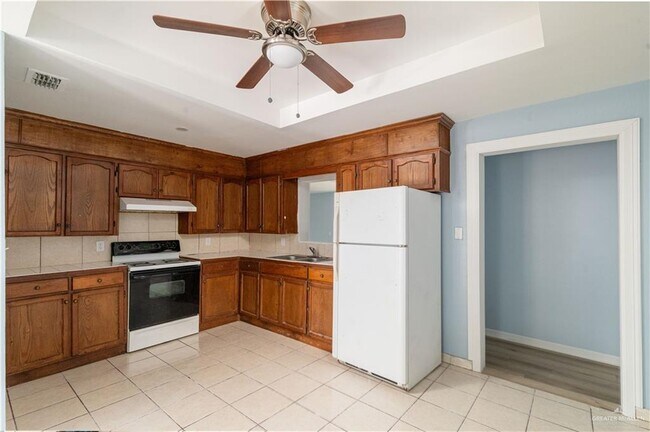 Building Photo - 15 E St John Dr