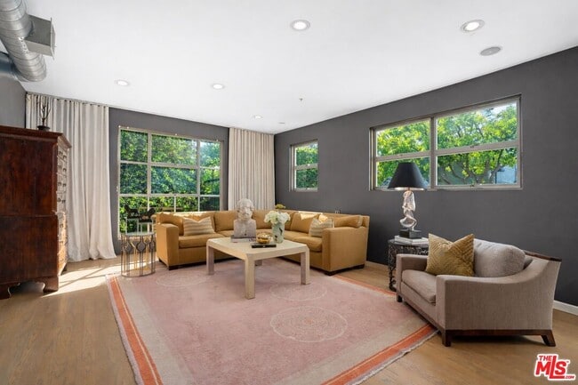 Foto del edificio - 710 Orlando Ave