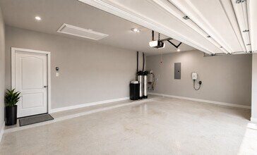 Building Photo - 8414 Divot Trce