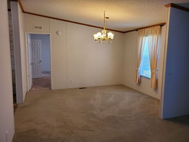 Foto del edificio - Charm & Commuter Convenience – 3BR/2BA Outside City Limits