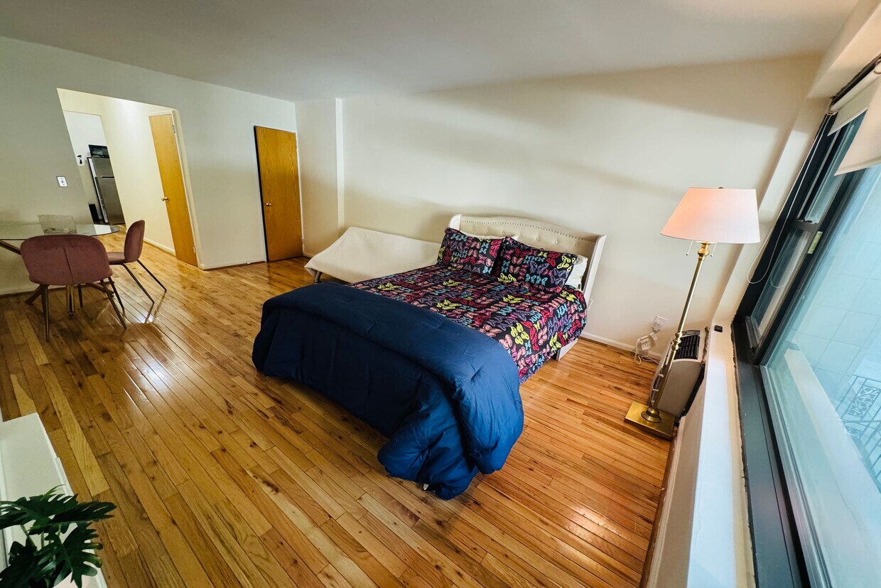Foto principal - 444 E 87th St