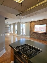 Building Photo - 1127 W Madison St