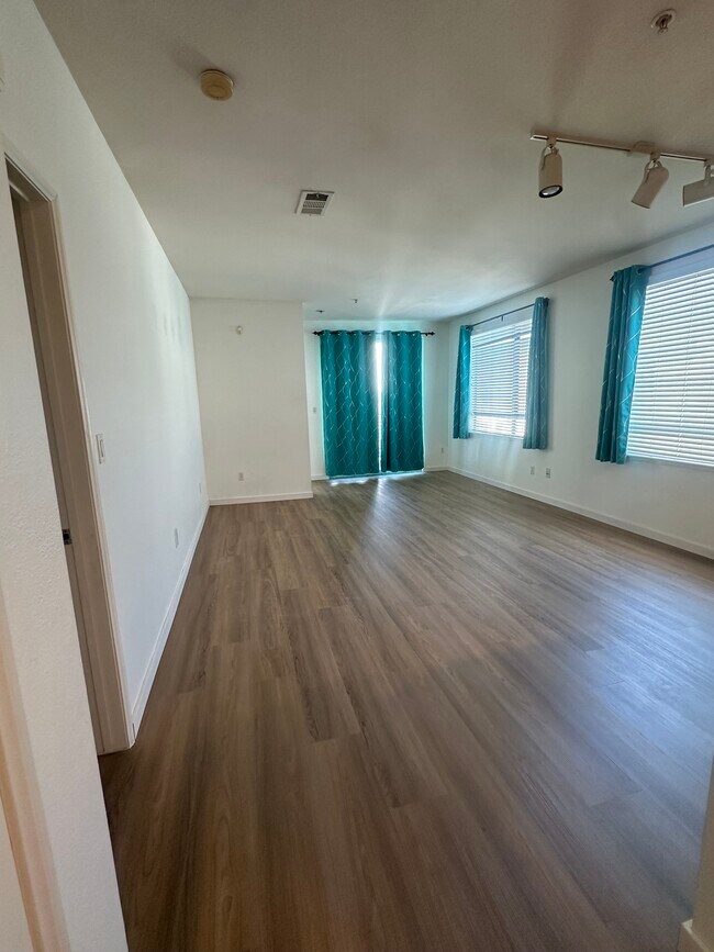 Foto del edificio - 6400 Crescent Park E