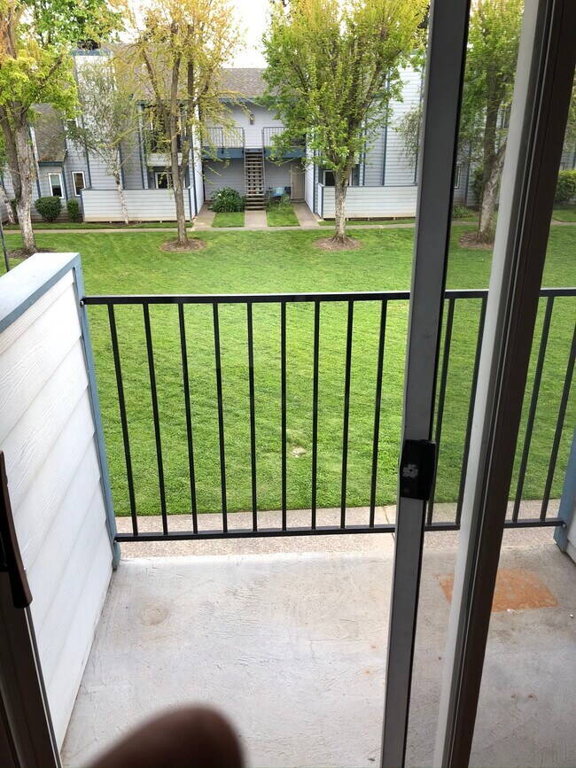 Vista desde el balcón del comedor. - 445 Almond Dr. #29