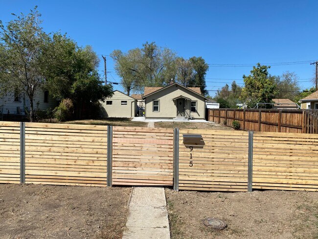 Frente de la casa - 915 Irving St