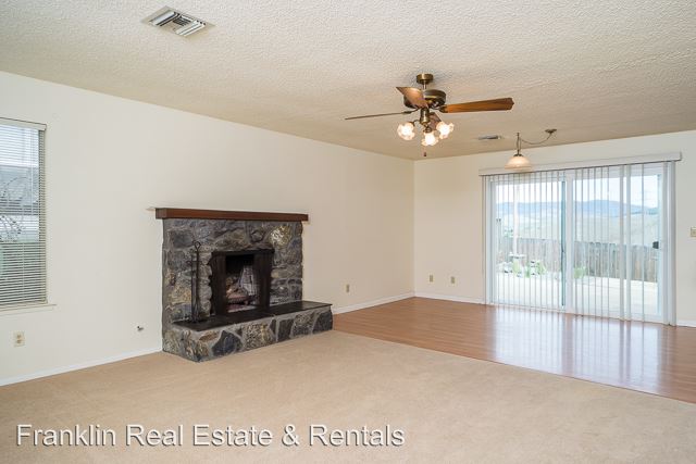 Foto del edificio - 1250 Hillcrest Dr
