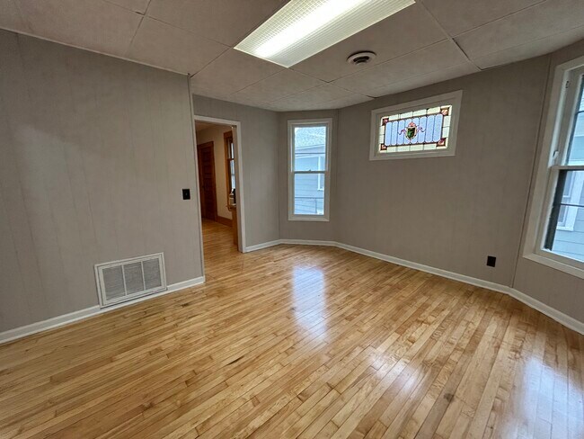 Foto del edificio - 512 8th Ave NE