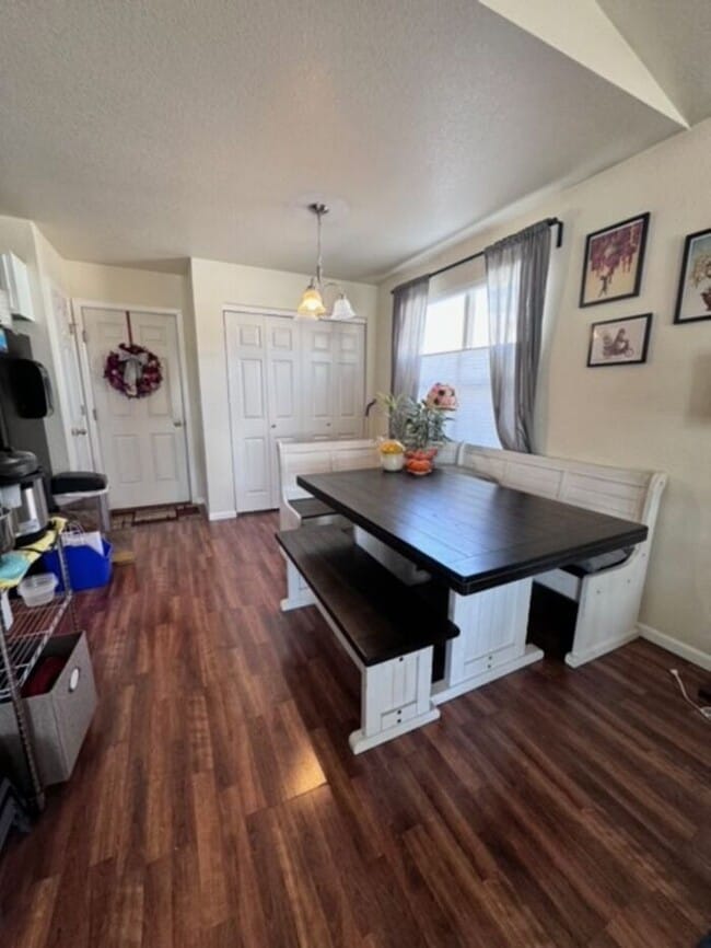 Building Photo - Great Home with Large Back Yard