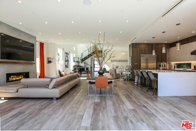 Foto del edificio - 912 N Crescent Heights Blvd