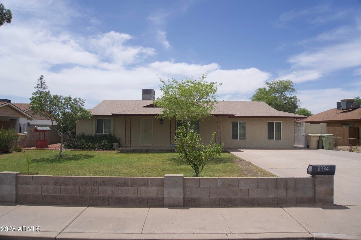 Foto principal - 8334 N 55th Ave