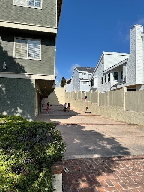 Building Photo - 234 N Irena Ave