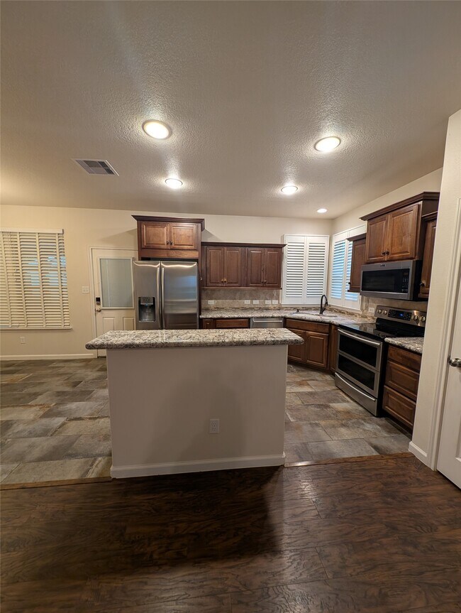 Building Photo - 14156 Shadow Bay Dr
