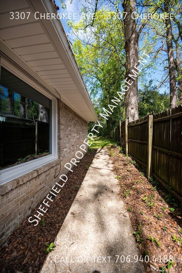Building Photo - Beautiful home available today!