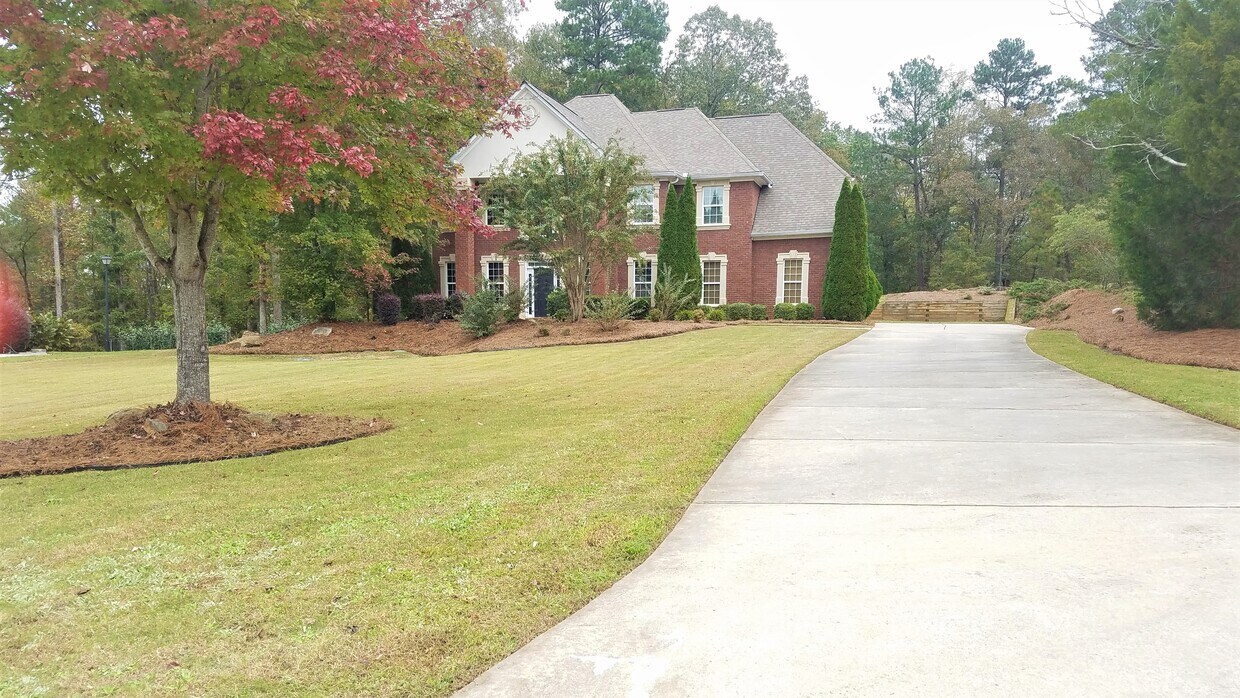 Primary Photo - Luxury Living! 4 Sided Brick! Move in Ready!