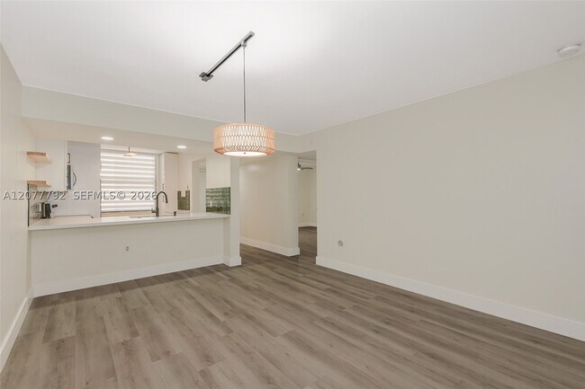 Foto del edificio - 1709 Whitehall Dr