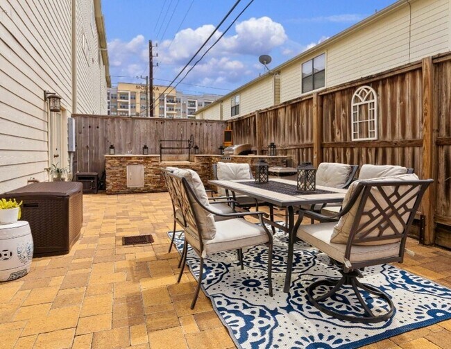 Foto del edificio - 548 Westcross St