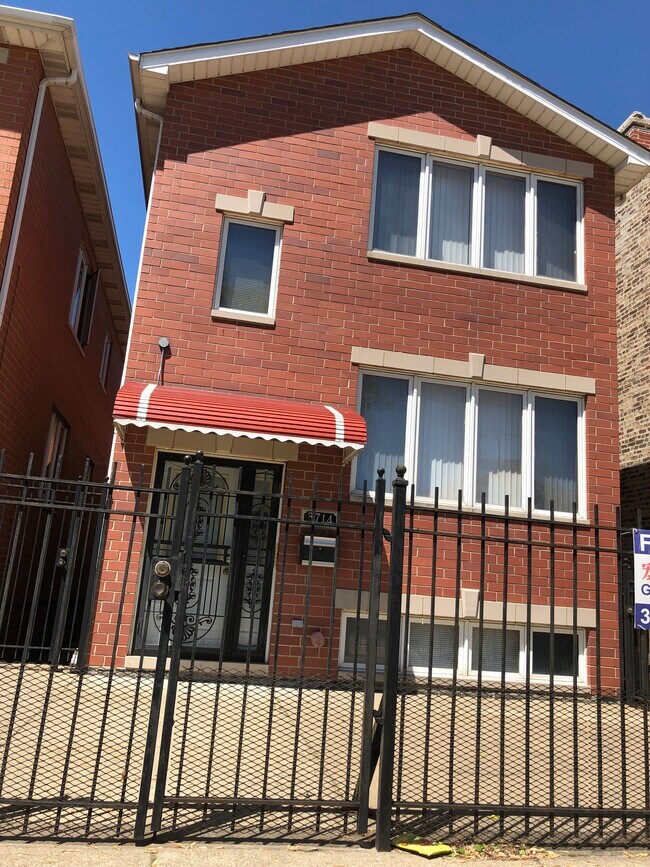 Building Photo - 3714 S Hermitage Ave