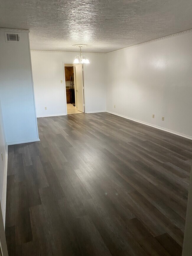 Living / dining - 3619 Hopetown Dr
