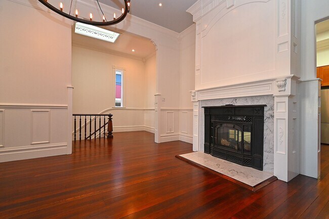 Foto del edificio - January Special!  Elegant 4 br/2 ba Victor...