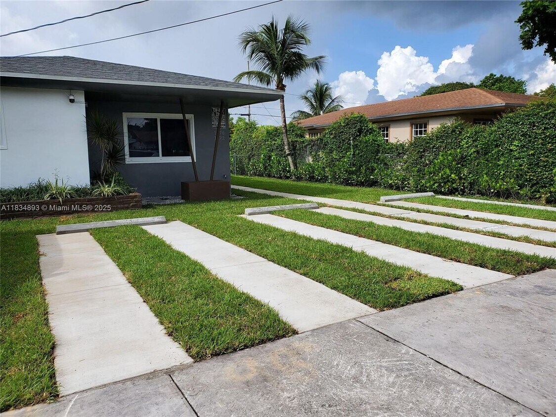 Foto principal - 1170 NE 111th St