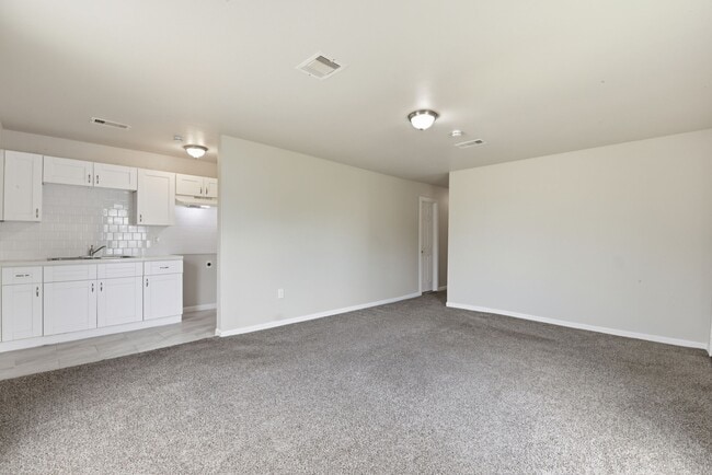 Building Photo - 303 Gans St