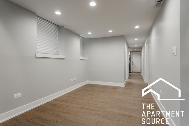 Foto del edificio - 2326 N Southport Ave