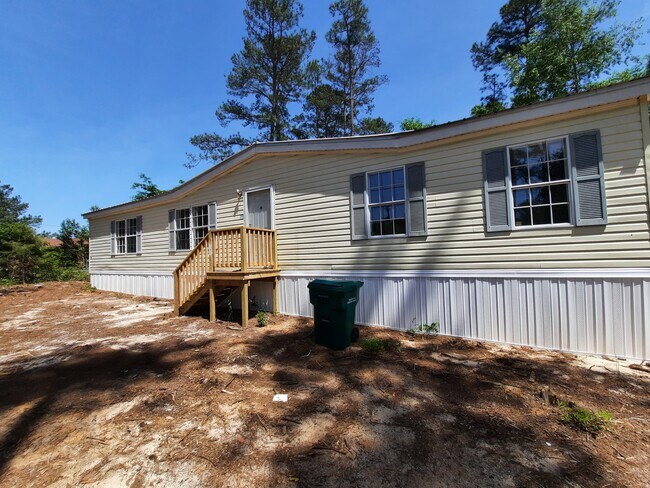 Building Photo - 303 Nelson Dr