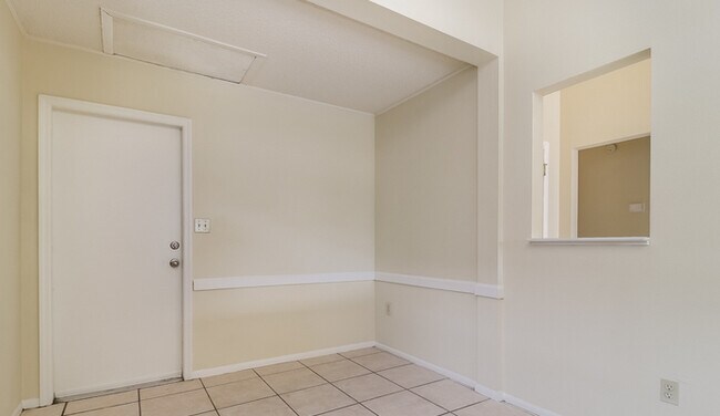 Foto del edificio - 5443 Cedar Ln