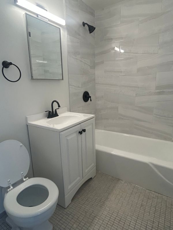Building Photo - 1450 E 55th Pl