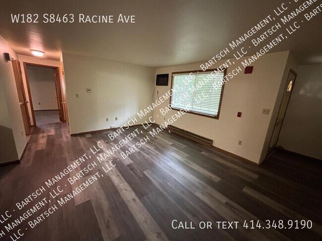 Foto del edificio - W182-S8463 Racine Ave