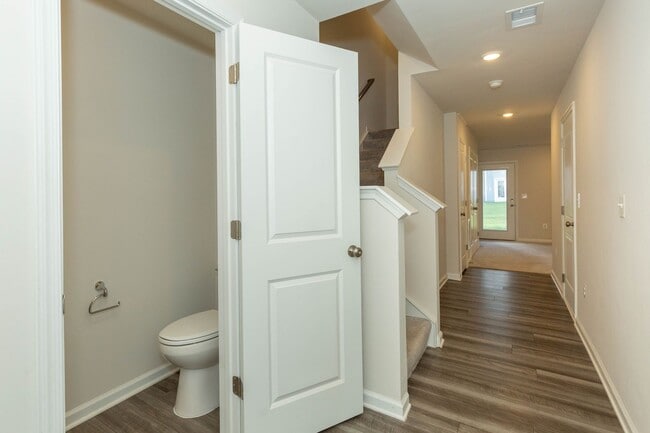 Foto del edificio - 3 Bed, 2 Full/2 Half Bath, Well Maintained...