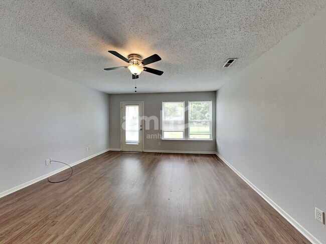 Foto del edificio - 1316 Clove Ct