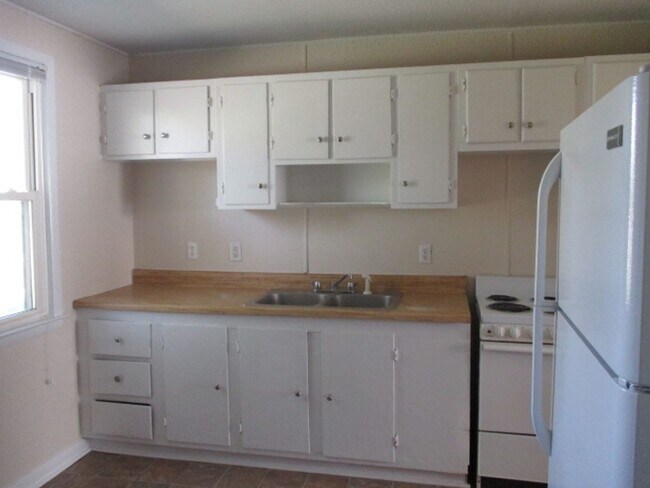 Foto del edificio - Nice two bedroom one bath duplex that is c...