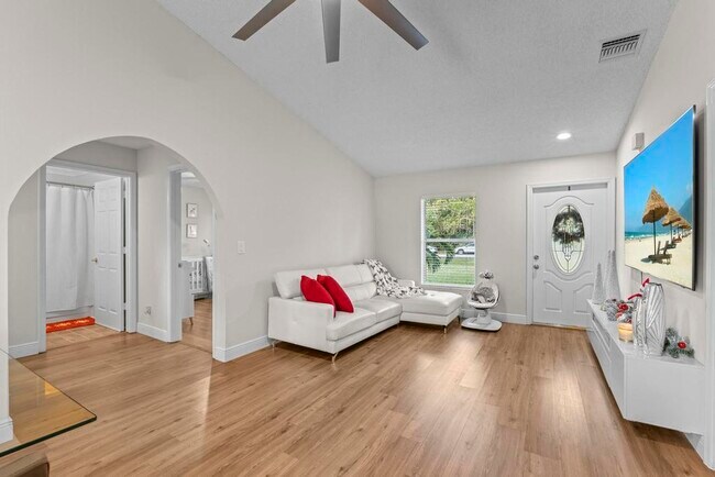 Building Photo - 14702 Key Lime Blvd