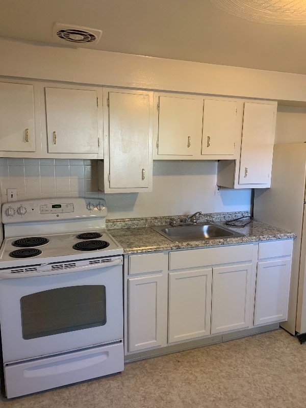 Building Photo - 600 S Main St