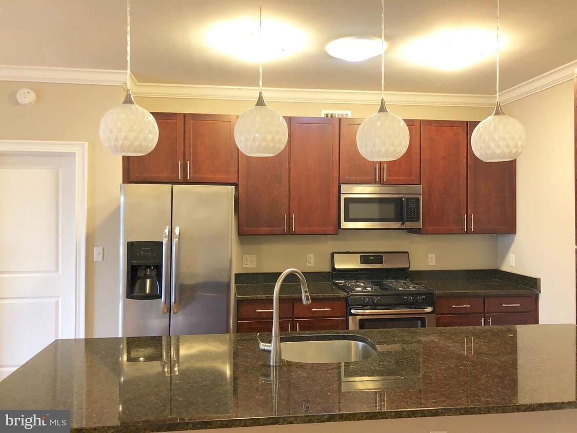 Foto principal - 6301 Edsall Rd