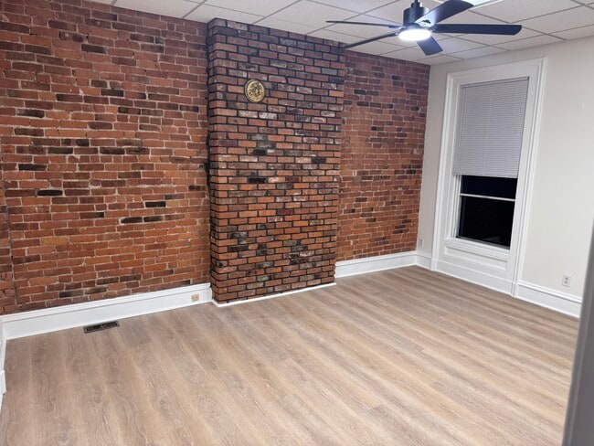 Building Photo - 34 Trumbull St