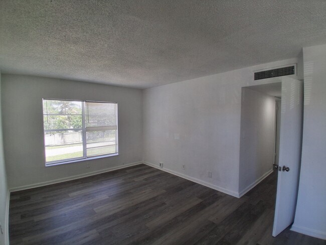 Foto del edificio - 401 SW 13th Pl