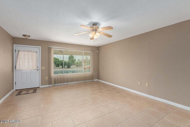 Foto del edificio - 12630 N Blue Ridge Dr