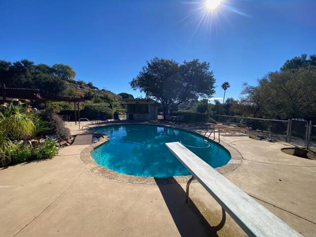 Foto del edificio - 25915 Jesmond Dene Rd