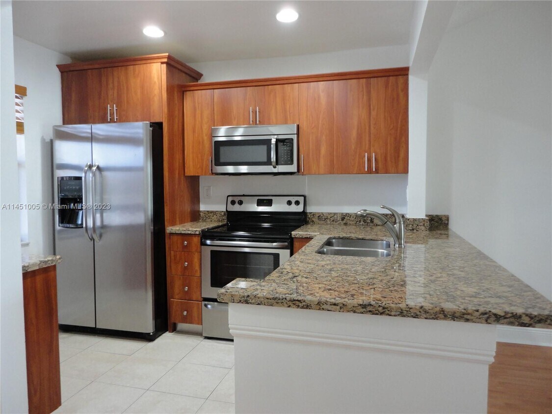 Foto principal - 10013 Winding Lake Rd