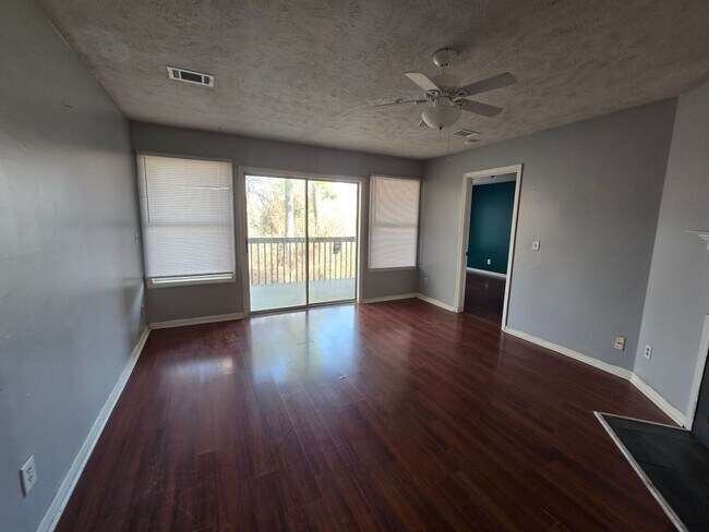 Building Photo - 950-2 Stewarts Creek ~ Stewarts Creek