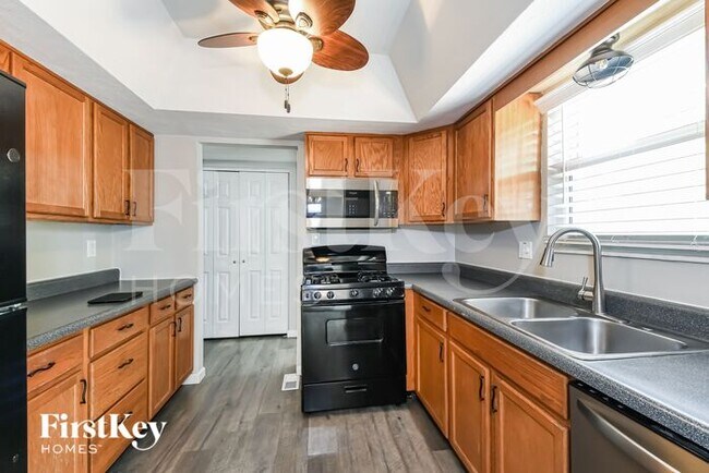 Foto del edificio - 2729 Chalet Forest Dr