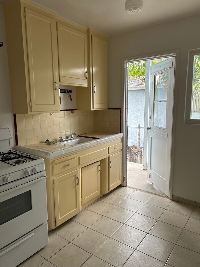 Building Photo - 4010-4016 Illinois