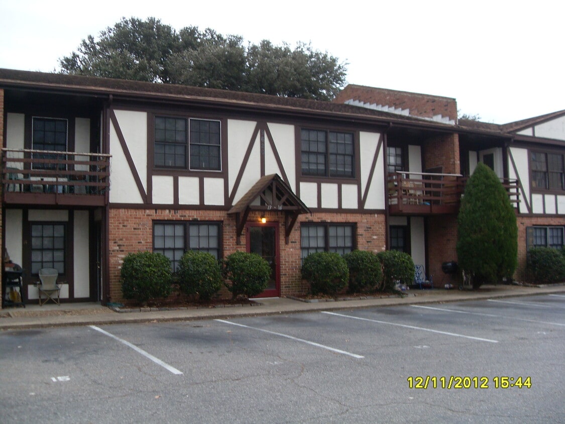Front of Building - 9620 Chesapeake Blvd