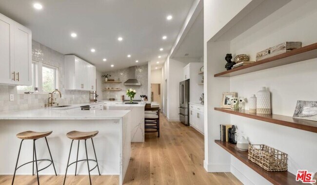 Foto del edificio - 3375 Coldwater Canyon Ave