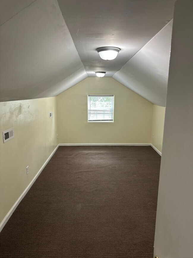 Foto del edificio - 523 Hilltop Dr