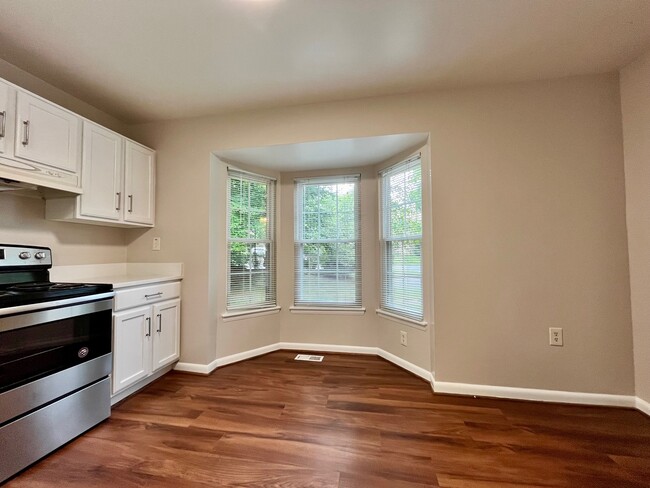 Building Photo - 9602 Lindenbrook St