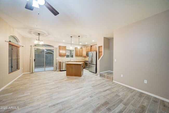 Foto del edificio - 2150 W Alameda Rd